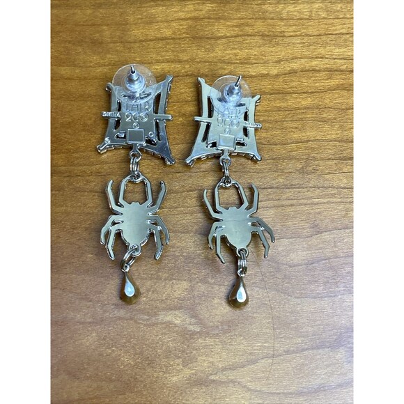 Lunch at the Ritz LATR 2Go Spiderweb Dangle Halloween Pierced Earrings - Picture 8 of 11